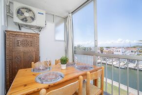 Villa in Empuriabrava With Pool & Canal Access