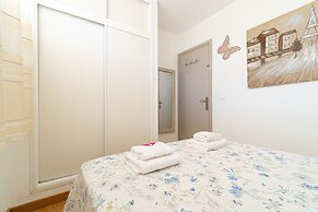 Villa in Empuriabrava With Pool & Canal Access