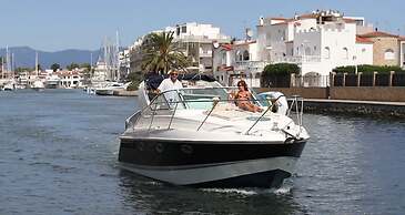 Villa in Empuriabrava With Pool & Canal Access