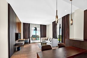 Jewelz By King's Hotel
