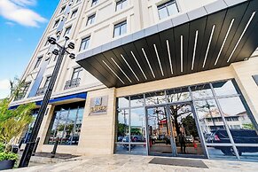 Jewelz By King's Hotel