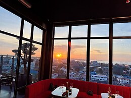 Jewelz By King's Hotel