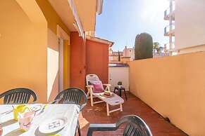 Apartment in Empuriabrava With Beach Access
