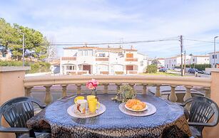 Apartment in Empuriabrava With Beach Access