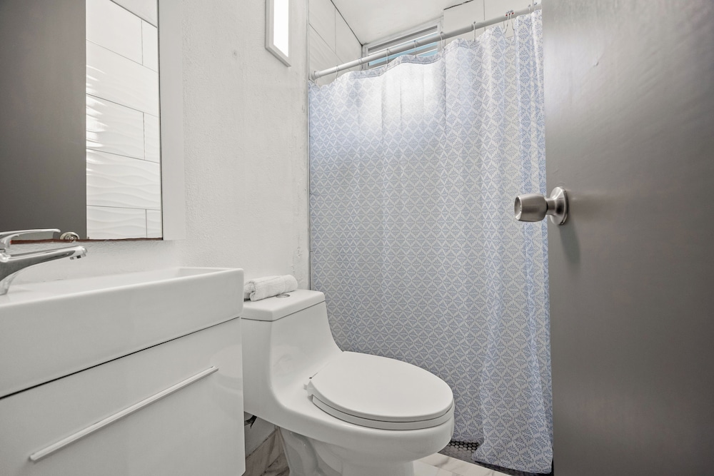 Private Pool Near the Beach Pet Friendly