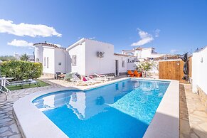 Villa in Empuriabrava With Private Pool