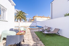 Villa in Empuriabrava With Private Pool