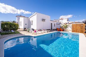 Villa in Empuriabrava With Private Pool
