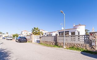 Villa in Empuriabrava With Private Pool