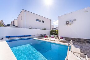 Villa in Empuriabrava With Private Pool