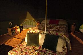 Glamping Pod - Sleeps 2 - Pets - Parking - Wifi