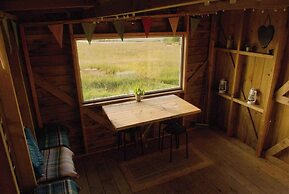 Glamping Pod - Sleeps 2 - Pets - Parking - Wifi
