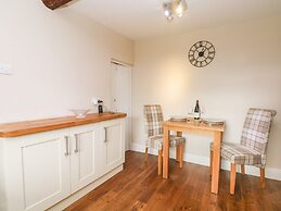 Cottage Round T'corner