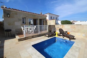 Villa in Empuriabrava With Private Pool