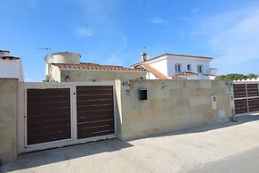Villa in Empuriabrava With Private Pool
