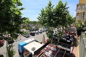 Apartment Near Beach With Terrace