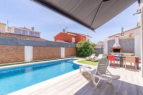 Sunlit Villa Near Sandy Beach