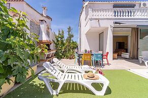 Sunlit Villa Near Sandy Beach
