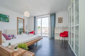 Sunlit Villa Near Sandy Beach