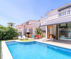 Sunlit Villa Near Sandy Beach