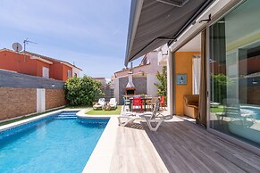 Sunlit Villa Near Sandy Beach