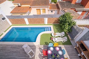 Sunlit Villa Near Sandy Beach