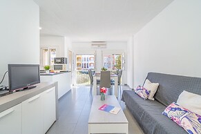 Apartment in Empuriabrava Near Sandy Beach