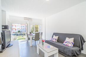 Apartment in Empuriabrava Near Sandy Beach
