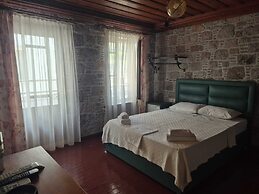 Cunda Esin