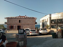 Cunda Esin
