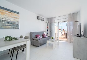 Beachfront Apartment in Empuriabrava With Pool