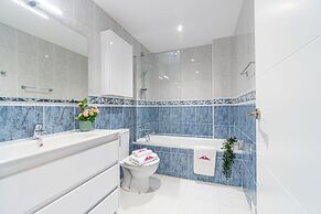 Beachfront Apartment in Empuriabrava With Pool