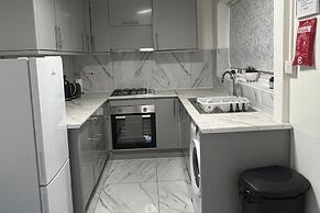 Lodge - Sleeps 10 & Free Parking