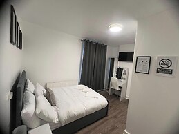 Lodge - Sleeps 10 & Free Parking