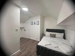 Lodge - Sleeps 10 & Free Parking