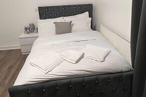 Lodge - Sleeps 10 & Free Parking