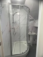 Lodge - Sleeps 10 & Free Parking