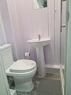 Lodge - Sleeps 10 & Free Parking