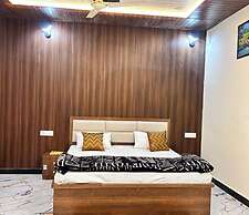 S R GUEST HOUSE