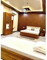 S R GUEST HOUSE