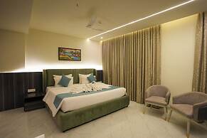 TOWN SQUARE SUITES