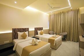 TOWN SQUARE SUITES