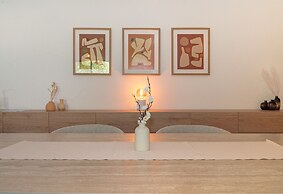 City Center Modern Boho Stay