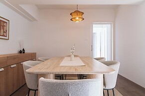 City Center Modern Boho Stay
