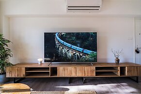 City Center Modern Boho Stay