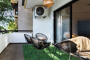 City Center Modern Boho Stay