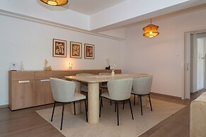 City Center Modern Boho Stay