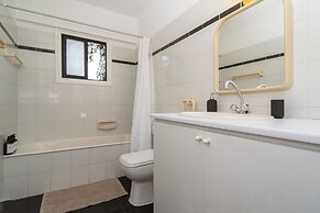 City Center Modern Boho Stay