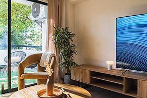 City Center Modern Boho Stay