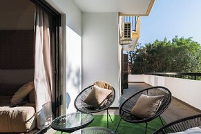 City Center Modern Boho Stay